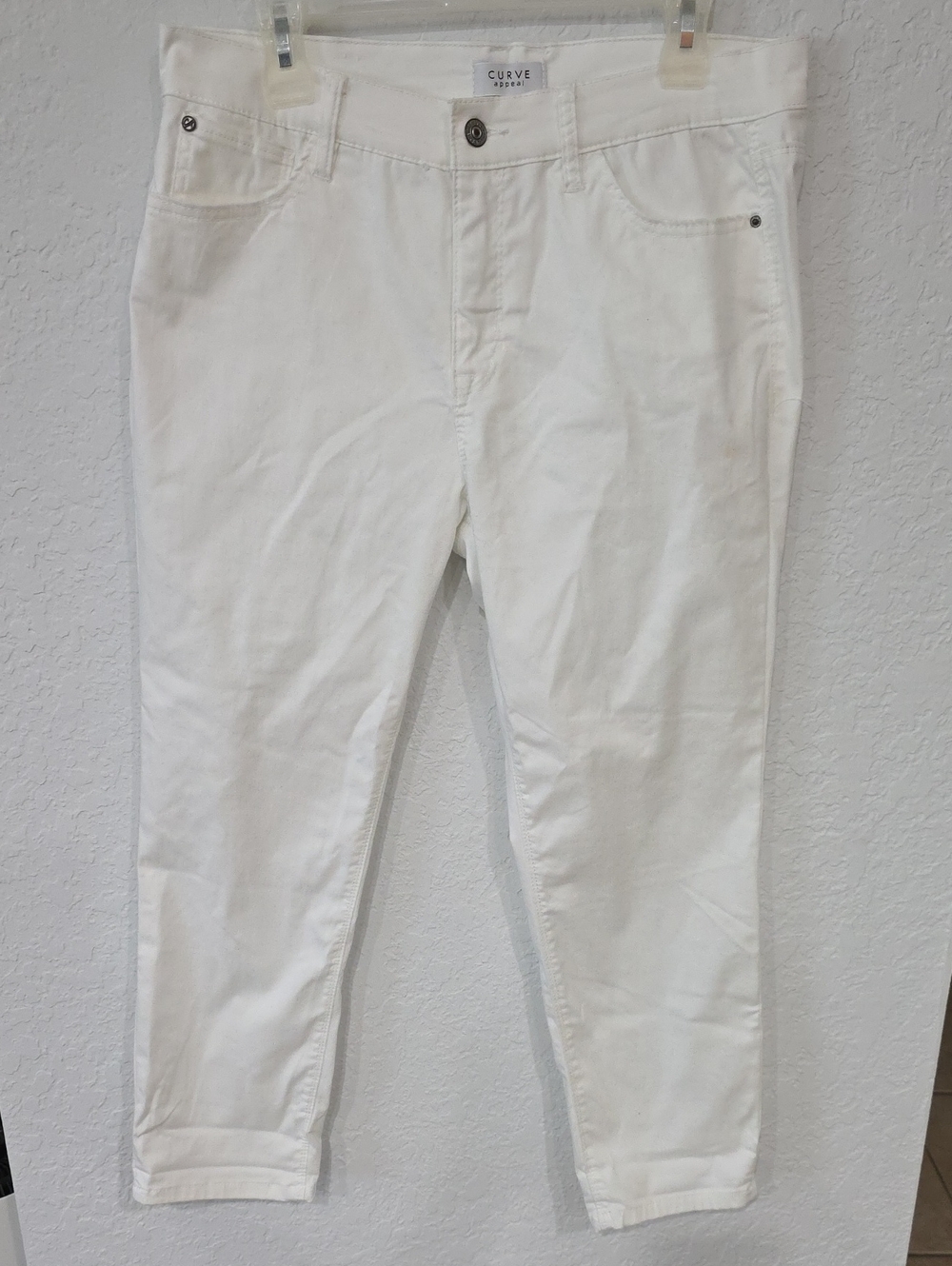 Curve & Co. Woen’s White Chino Pants